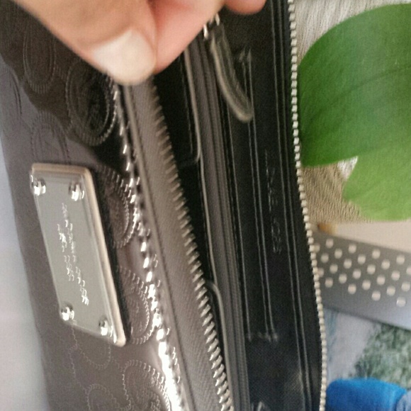 Michael kors wallet - Picture 2 of 3